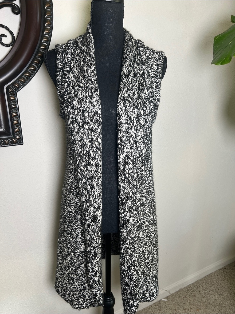 Chico’s Women’s Tris Tweed Sweater Vest Marled Yarn Design with a Shawl Collar